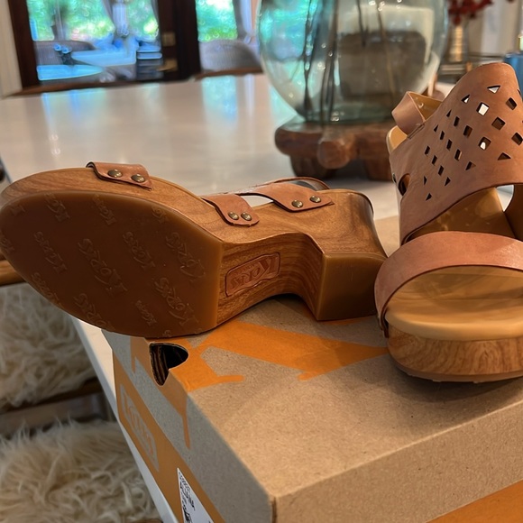 Korks by Kork Ease Alliana Sling Back
Platform Sandals brand new in box - Picture 2 of 3